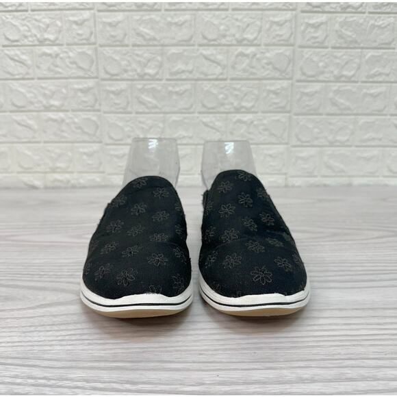 Clarks Shoes Womens 9 Black Floral Slip On Flat Mule Cloud Steppers Flat Casual - Picture 3 of 7